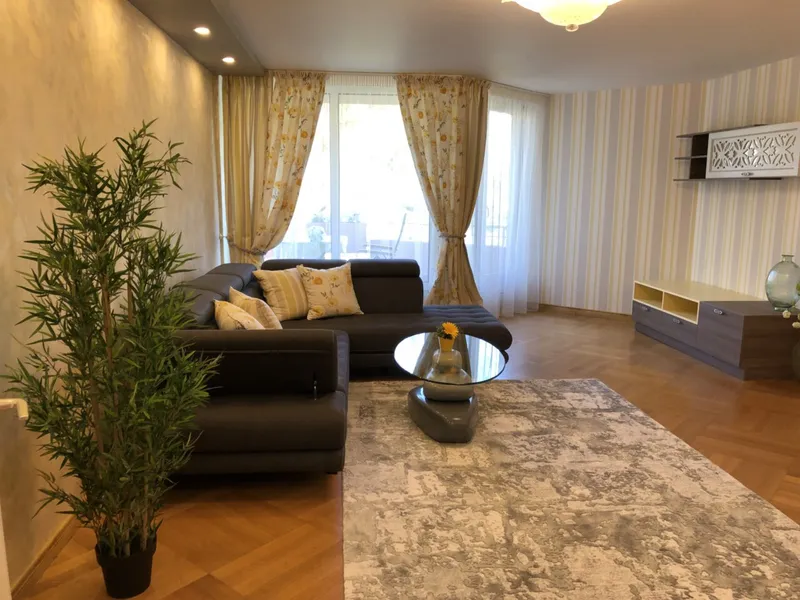 10 Min. zu Fuß zum Ku'damm, wunderschöne, helle 3-Zimmer-Wohnung mit Balkon u. Tiefgarage, 14193 — photo 1